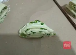 Illustration of how to make chive rolls 15