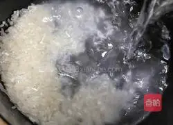 Illustration of making fish ball and abalone porridge 2