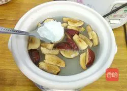 Illustration of how to make red date and lotus seed porridge 8