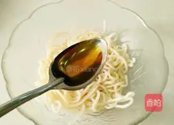 Illustration of how to make cold noodles with sesame sauce 11