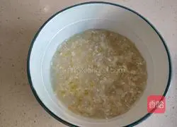 Illustration of how to make preserved egg and lean meat porridge 1