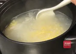 Illustration of how to make three-color minced pork porridge 6