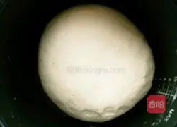 Illustration of how to make two-color flower rolls 1