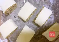 Illustration of how to make meat-filled carrot rolls 9