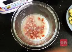 Illustration of how to make potato and sausage braised rice 4