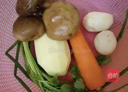 Illustration of how to make braised pork ribs and taro rice 1