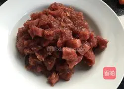 Illustration of how to make curry beef rice bowl 3