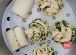 Illustration of how to make chive and salt and pepper rolls 9
