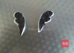 Illustration of how to make chicken leg reindeer rice balls 12