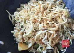 Illustration of braised noodles 6