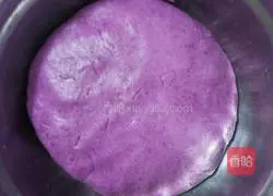 Illustration of how to make purple sweet potato cake 4