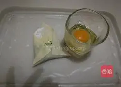 Illustration of how to make shepherd’s purse dried spring rolls 5