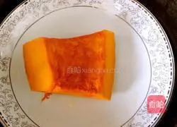 Illustration of how to make red date and pumpkin hair cake 2