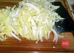 Illustration of how to make black pepper pork chop burger 2