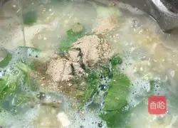 Illustration of how to make preserved egg, chicken and millet porridge 13