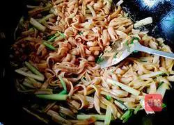 celery Illustration of how to make fried rice noodles 8