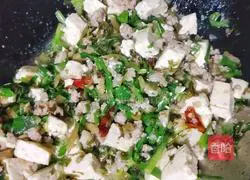 Illustration of how to make small pot Yunnan Cross-Bridge Rice Noodles 4