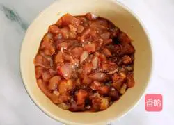 Illustration of how to make mushroom, carrot and chicken porridge 5