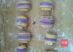 Illustration of how to make three-color flower rolls 8