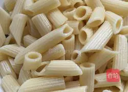 Illustration of how to make Italian beef sauce pasta 3