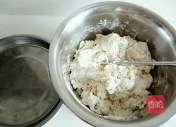 Illustration of how to make coconut flower rolls 4