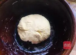 Illustration of how to make cornmeal and red date hair cake 8