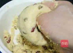 Illustration of how to make steamed buns with raisins and red dates 6