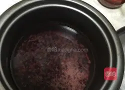 Illustration of how to make purple rice balls 1