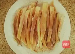 Illustration of how to make cuttlefish lean meat rice noodles 2