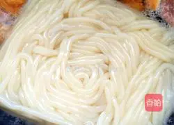 Illustration of how to make homemade rice noodles 5