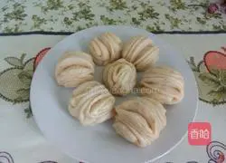 Illustration of how to make steamed salt and pepper rolls 8