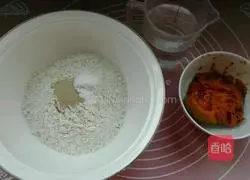 Illustration of how to make golden whole wheat pumpkin rolls 2