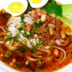 Rice noodles in minced meat soup