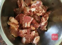 Illustration of how to make braised rice with potatoes and ribs 1