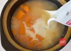 Illustration of how to make milky sweet potato porridge 7