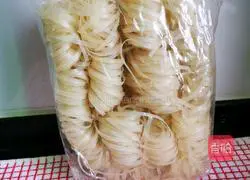 Illustration of how to cook rice noodles in a microwave in eight minutes 2