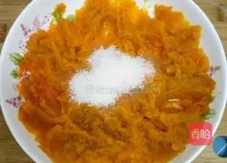 Illustration of how to make pumpkin and red date hair cake 5