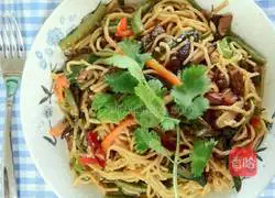 Illustration of braised noodles with mushrooms and beans 14