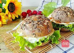 Illustration of how to make rye and black rice hamburgers 21