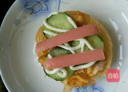 Illustration of how to make breakfast smile burger 9