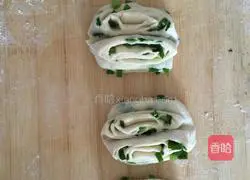Illustration of how to make chive rolls 9