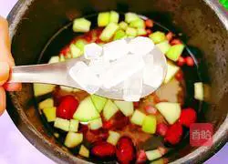 Illustration of how to make apple, red dates and japonica rice porridge 7