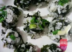 Illustration of how to make seaweed rice balls 10