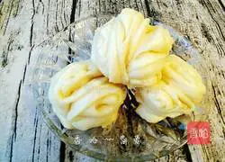 Illustration of how to make milk-flavored flower rolls 8