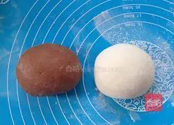 Illustration of how to make two-color twist rolls 7