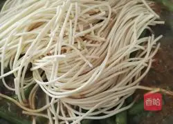 Illustration of how to make braised pork short ribs and beans with noodles 8