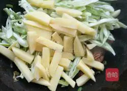 Illustration of braised noodles with soy sauce meat 7