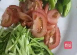 Illustration of how to make fried rice noodles with beef and green pepper 2