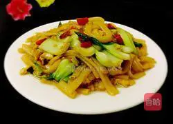 Illustration of how to make fried rice noodles with vegetables and eggs 11