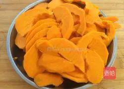 Illustration of how to make pumpkin rolls 2